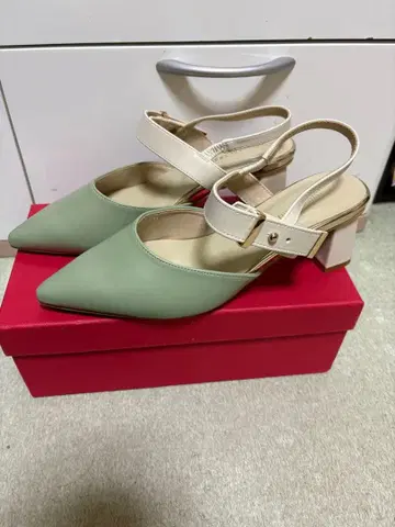 그린 스틸레토 앵클 스트랩 펌프스