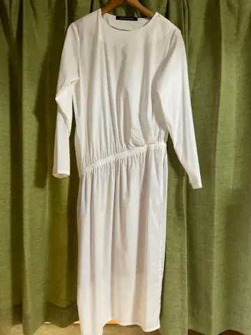 미즈이로 인드 비대칭 개더 원피스 화이트