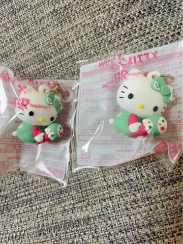 서티원 헬로키티 콜라보 참 2개