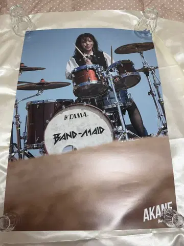 BAND-MAID AKANE B2 포스터