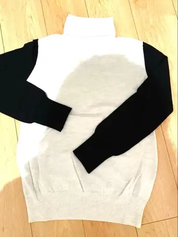 RADIAET 터틀넥 배색 니트 9호