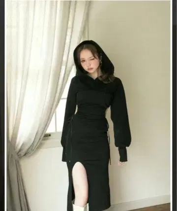 ANDMARY 에밀리 슬릿 드레스