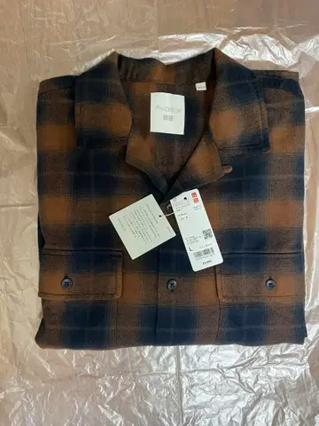 유니클로 JW ANDERSON 브러쉬드 코튼 오버 사이즈 셔츠