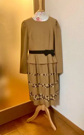 M'S GRACY 리본 페플럼 티어드풍 꽃 자수 원피스 40