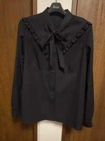 르네 rene 블랙 프릴 옷깃 리본 포함 긴팔 셔츠