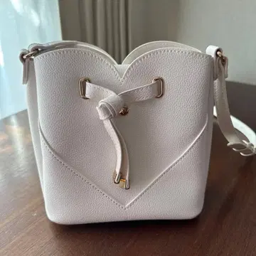 vis 하트 컷 백 화이트