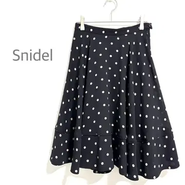 스나이델 플레어 스커트 종아리 기장 티어드풍 디자인 도트 도트 무늬