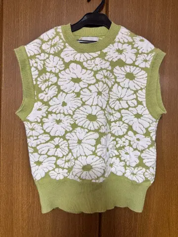 INella 꽃무늬 슬리브리스 니트 베스트