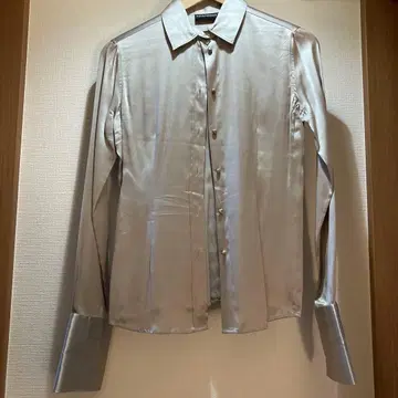 EMPORIO ARMANI 실버 새틴 긴팔 셔츠
