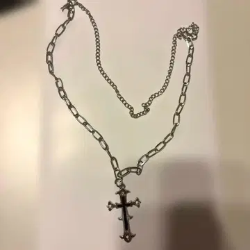 실버 크로스 모티브 목걸이
