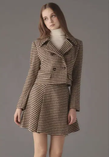 에밀리아 위즈 자켓