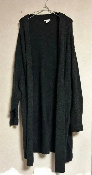 H&M 다크 그레이 가디건 버튼 포함