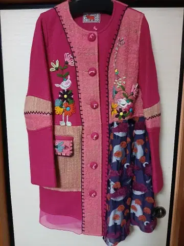 알베로베로 귀여운 돼지 자수 비쥬 코트