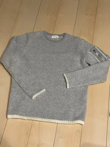 뱀파이어 위켄드 그레이 니트 스웨터