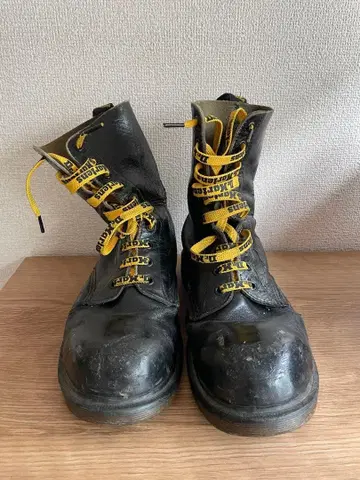 닥터마틴 부츠 10홀 UK9 MADE IN ENGLAND