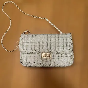 화이트 트위드 숄더백