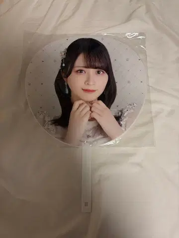 =LOVE 사사키 마이카 부채 보석 의상