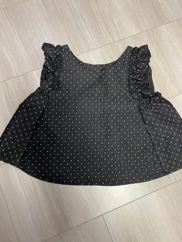 프릴 소매 도트 무늬 슬리브리스 셔츠