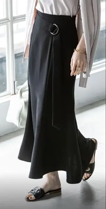 새상품급 NOBLE 롱 벨트 머메이드 스커트 블랙