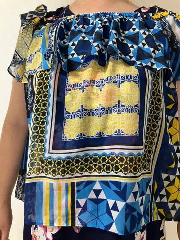 정가 수만 엔 그레이스 콘티넨탈 반팔 블라우스 회화 같은 디자인