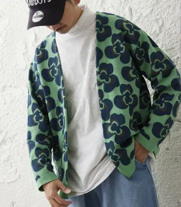 CALIFORNIA 아모르파스 꽃 패턴 니트 가디건 L 사이즈