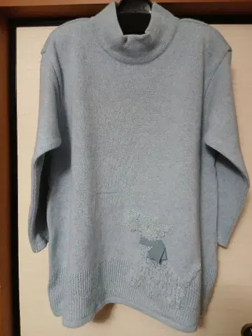 토마츠 울 스웨터