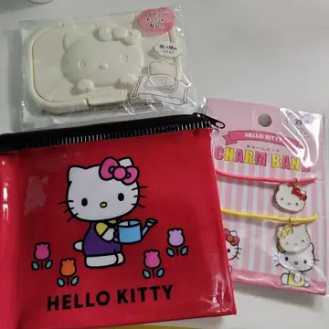 헬로키티 지퍼백과 물티슈 뚜껑 세트