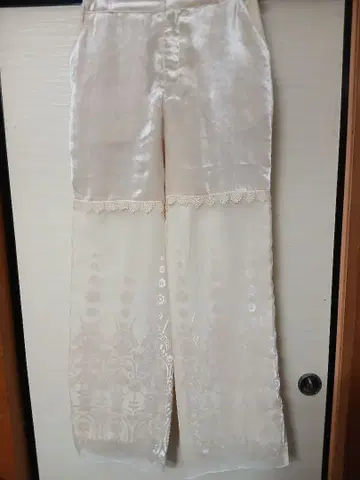 알베로베로 멋진 돼지 튤 아이보리 팬츠