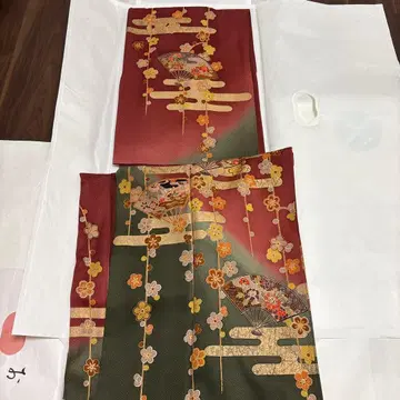 호몬기 빨간색과 그린의 그라데이션 꽃무늬 자수