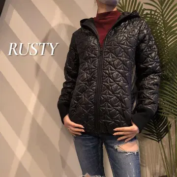 RUSTY 퀼팅 자켓 후드 부착