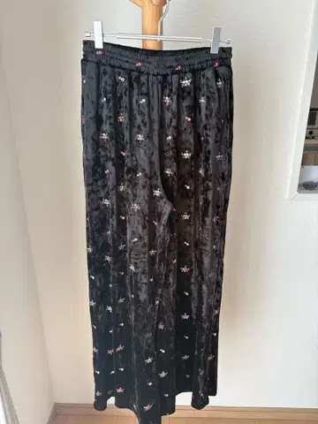 RAGEBLUE 플라워 자수 벨로아 와이드 이지 팬츠