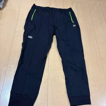 블랙 지퍼 포켓 부착 팬츠