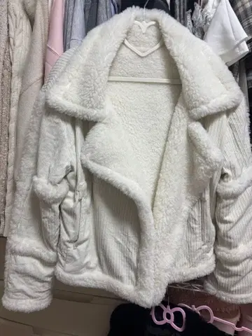 아리에크 화이트 보아 자켓 숏 기장