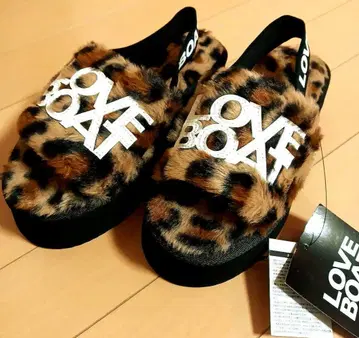 LOVE BOAT 레오파드 통굽 샌들 퍼 샌들 라브보트