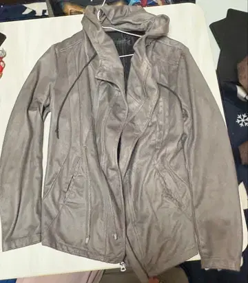 토네이도 마트 지퍼 후드티