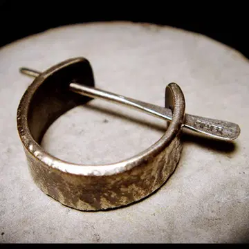 표면을 녹여 독특한 질감 헤어콤식 귀걸이 실버 925제