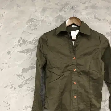 올리브 그린 긴팔 셔츠 PATTERN 타이트 A라인 개성 카키