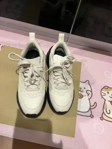 PUMA 통굽 스니커즈 화이트/블랙