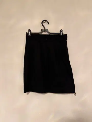 블랙 타이트 스커트 사이드 지퍼 포함