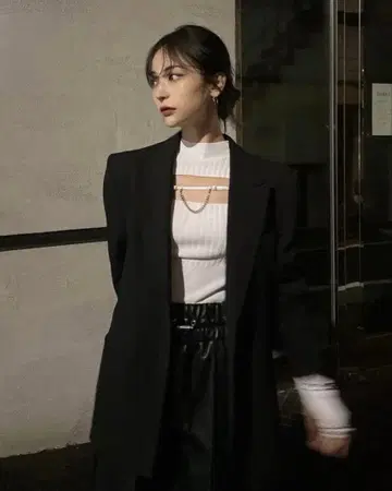 Melt the lady 프론트 스트랩 니트탑