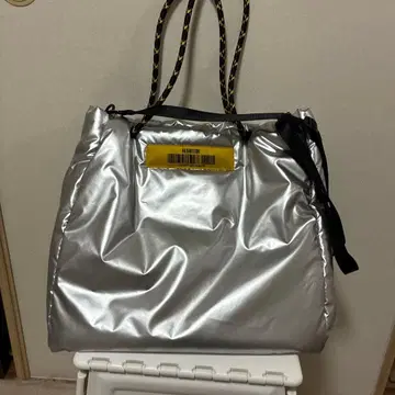 실버 나일론 숄더백