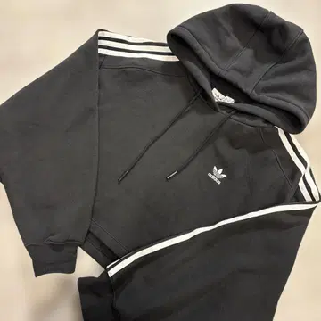 새상품급 adidas 숏 기장 후드티