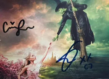위키드 아리아나 그랑데 & 신시아 에리보 친필 사인 사진 마녀