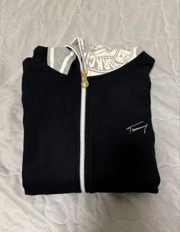 TOMMY 후드티