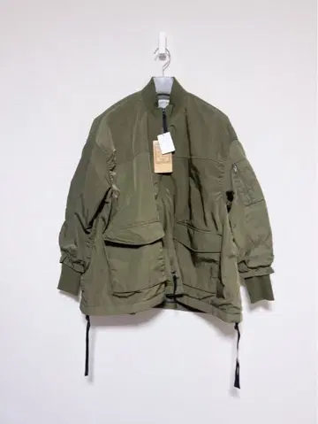 이번 시즌 BEARDSLEY(비어즐리) 플레어 MA-1 블루종 카키