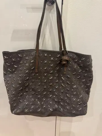[ 반값 세일 ] Jimmy Choo 다크 그레이 별 모양 스터드 토트백