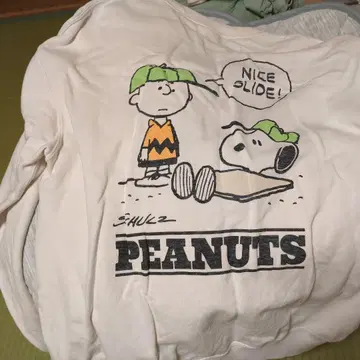 PEANUTS 찰리 브라운 맨투맨