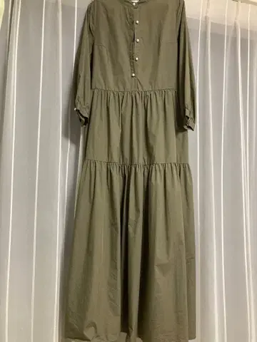 Sono 소노 VERY 탑재 버튼 달린 올리브 원피스