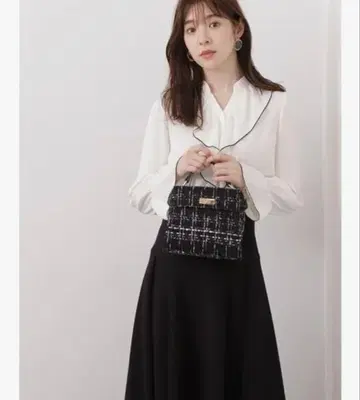 택 포함 새상품 프로포션 바디 드레싱 플레어 멜로우 블라우스 화이트