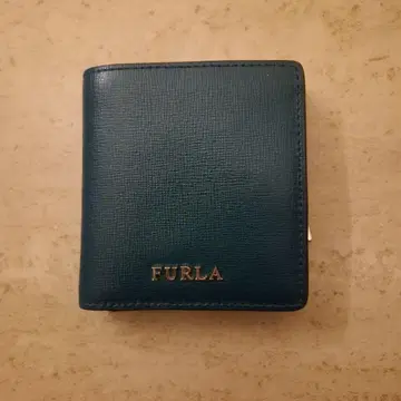 FURLA 접이식 지갑 그린 컬러 지퍼 포함